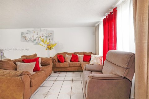 Купить виллу или дом в Майами-Гарденс, Флорида 3 спальни, 104.05м2, № 2068143 - фото 4