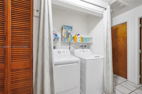 Купить виллу или дом в Майами-Гарденс, Флорида 3 спальни, 104.05м2, № 2068143 - фото 8