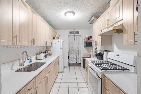 Купить виллу или дом в Майами-Гарденс, Флорида 3 спальни, 104.05м2, № 2068143 - фото 6