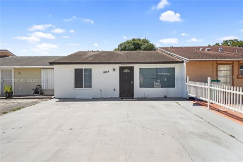 Дом в Майами-Гарденс, Флорида 3 спальни, 104.05м2 № 2068143