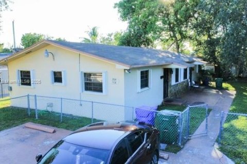 Immobilier commercial à vendre à Miami, Floride: 161.65 m2 № 1953545 - photo 1