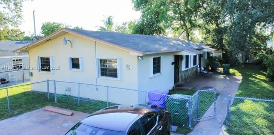 Immobilier commercial à Miami, Floride 161.65 m2 № 1953545