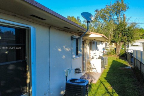 Immobilier commercial à vendre à Miami, Floride: 161.65 m2 № 1953545 - photo 8