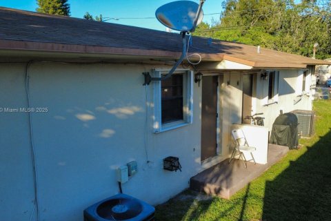 Immobilier commercial à vendre à Miami, Floride: 161.65 m2 № 1953545 - photo 9