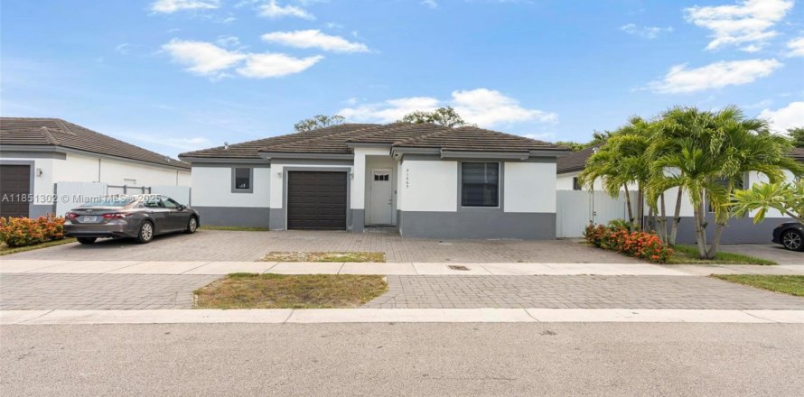 Villa ou maison à Miami, Floride 3 chambres, 148.64 m2 № 1857456