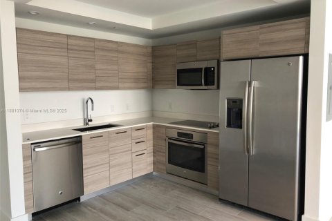 Copropriété à louer à Miami, Floride: 1 chambre, 71.81 m2 № 1933629 - photo 1