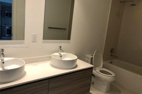 Copropriété à louer à Miami, Floride: 1 chambre, 71.81 m2 № 1933629 - photo 3