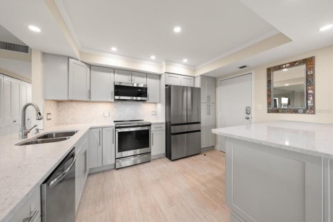Condo in Clearwater, Florida, 2 bedrooms № 2287713 - photo 4