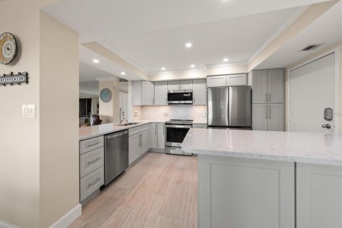 Condo in Clearwater, Florida, 2 bedrooms № 2287713 - photo 5
