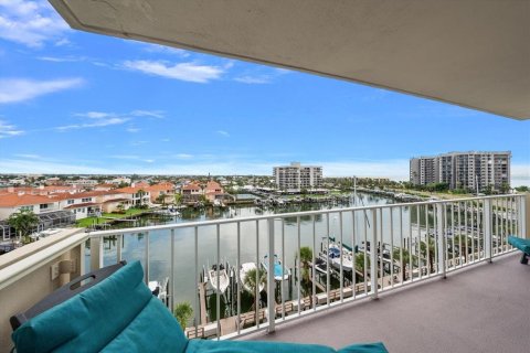 Condo in Clearwater, Florida, 2 bedrooms № 2287713 - photo 16