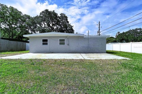 House in New Port Richey, Florida 3 bedrooms, 119.29 sq.m. № 2258381 - photo 4