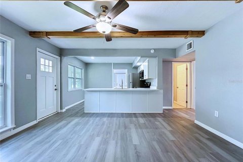 House in New Port Richey, Florida 3 bedrooms, 119.29 sq.m. № 2258381 - photo 9
