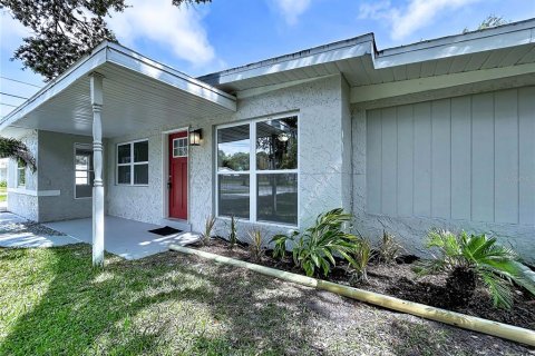House in New Port Richey, Florida 3 bedrooms, 119.29 sq.m. № 2258381 - photo 6