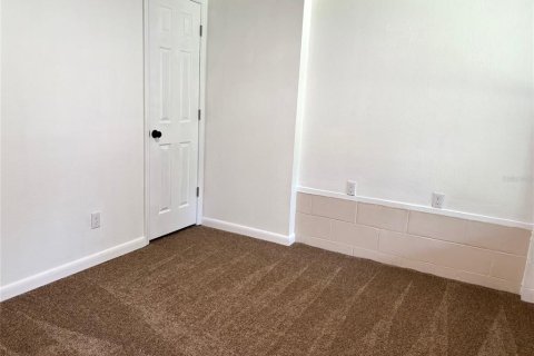 House in DeLand, Florida 3 bedrooms, 104.79 sq.m. № 1827275 - photo 18