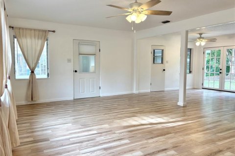 House in DeLand, Florida 3 bedrooms, 104.79 sq.m. № 1827275 - photo 6
