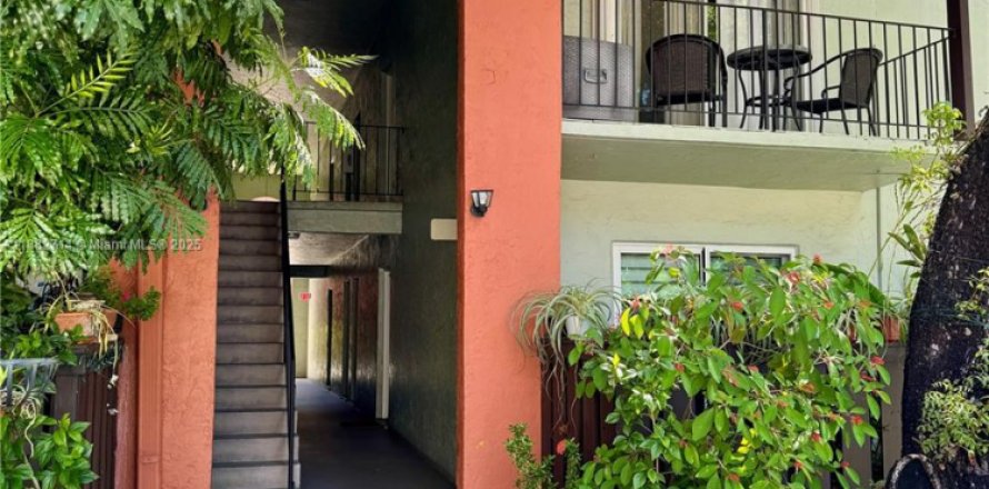 Condominio en Miami, Florida, 2 dormitorios № 1932411