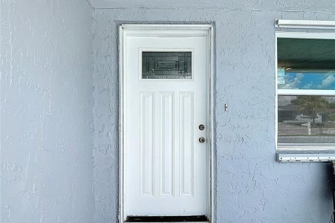 House in New Port Richey, Florida 3 bedrooms, 121.7 sq.m. № 1882818 - photo 13