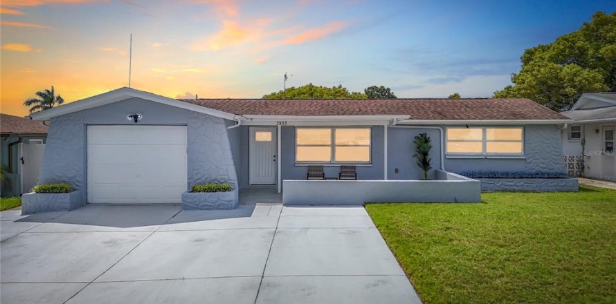 House in New Port Richey, Florida 3 bedrooms, 121.7 sq.m. № 1882818