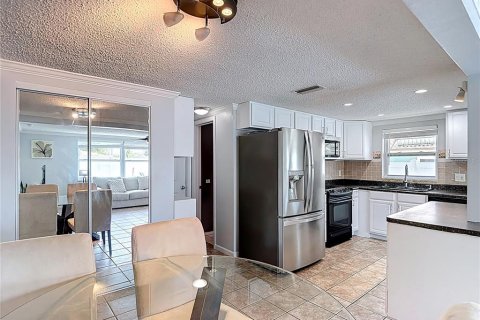 House in New Port Richey, Florida 3 bedrooms, 121.7 sq.m. № 1882818 - photo 23