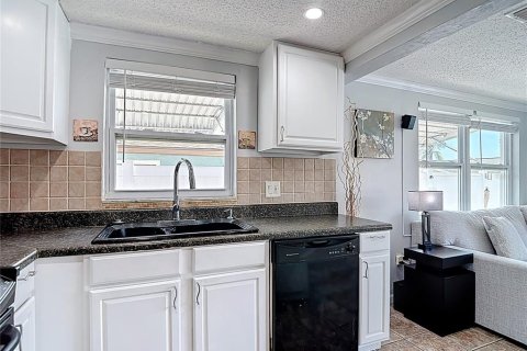 House in New Port Richey, Florida 3 bedrooms, 121.7 sq.m. № 1882818 - photo 27
