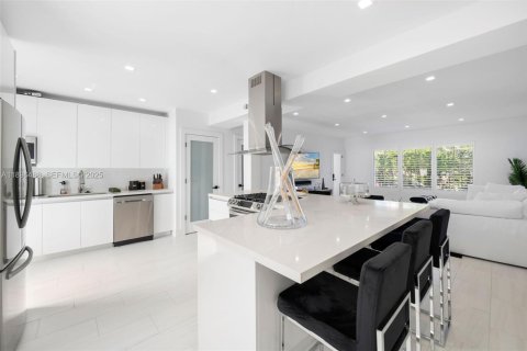 Commercial property in Miami Beach, Florida № 2088830 - photo 4