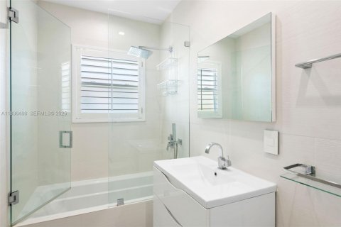 Commercial property in Miami Beach, Florida № 2088830 - photo 14