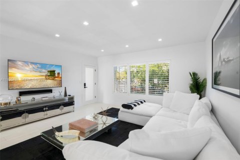 Commercial property in Miami Beach, Florida № 2088830 - photo 5