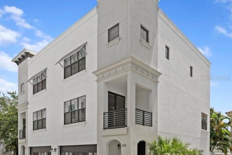 Townhouse in Tampa, Florida 4 bedrooms, 262.36 sq.m. № 2220479