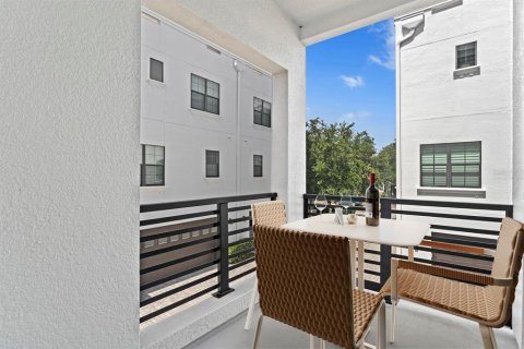 Townhouse in Tampa, Florida 4 bedrooms, 262.36 sq.m. № 2220479 - photo 17