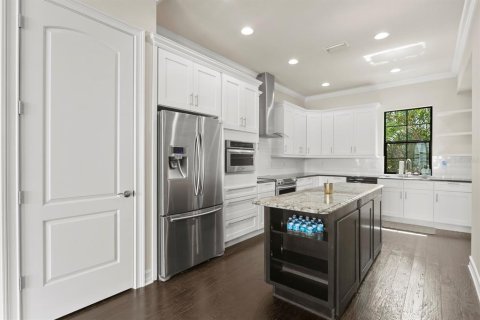 Townhouse in Tampa, Florida 4 bedrooms, 262.36 sq.m. № 2220479 - photo 8