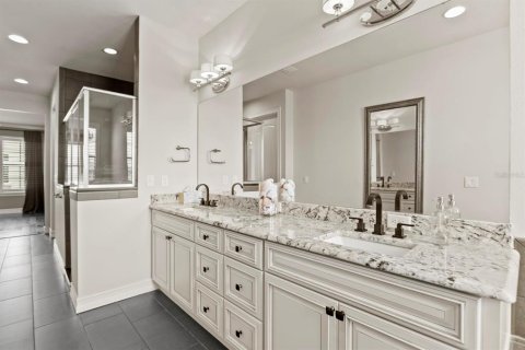 Townhouse in Tampa, Florida 4 bedrooms, 262.36 sq.m. № 2220479 - photo 12