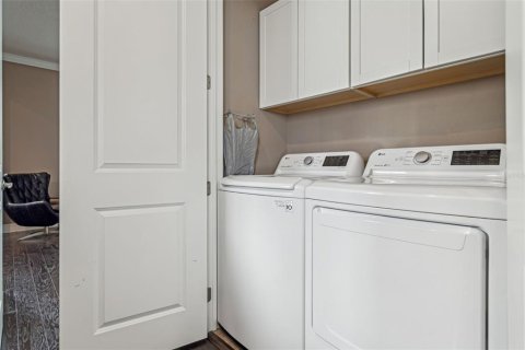 Townhouse in Tampa, Florida 4 bedrooms, 262.36 sq.m. № 2220479 - photo 26