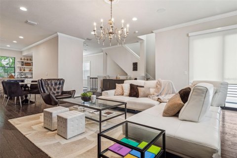Townhouse in Tampa, Florida 4 bedrooms, 262.36 sq.m. № 2220479 - photo 6