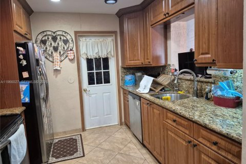 Купить виллу или дом в Хомстед, Флорида 4 спальни, 135.73м2, № 2027578 - фото 5