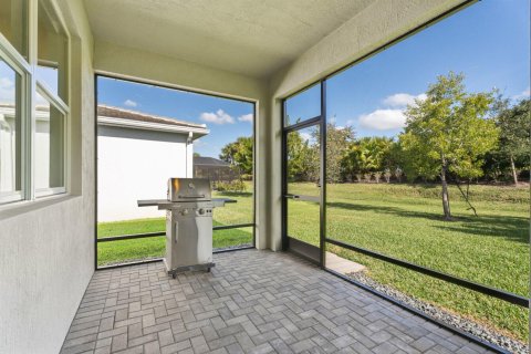 House in Port St. Lucie, Florida 2 bedrooms, 198.25 sq.m. № 2244632 - photo 15