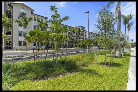 Apartamento en alquiler en Pembroke Pines, Florida, 3 dormitorios, 114.46 m2 № 2029027 - foto 2