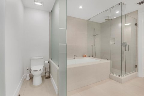 Condominio en venta en Fort Lauderdale, Florida, 3 dormitorios, 269.51 m2 № 2191695 - foto 21