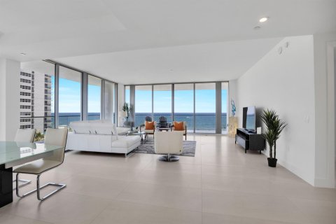 Condominio en venta en Fort Lauderdale, Florida, 3 dormitorios, 269.51 m2 № 2191695 - foto 3