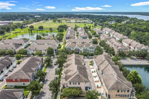 Touwnhouse à vendre à Winter Springs, Floride: 3 chambres, 212.56 m2 № 1876086 - photo 2