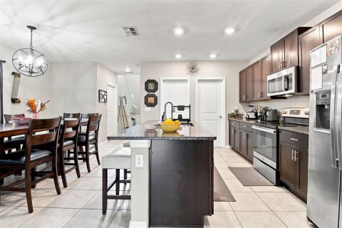 House in Wesley Chapel, Florida 5 bedrooms, 221.94 sq.m. № 2198446 - photo 5