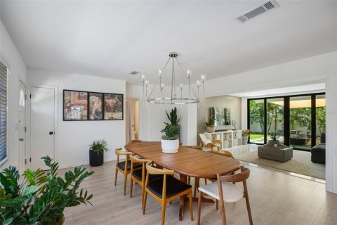 Villa ou maison à vendre à Sarasota, Floride: 2 chambres, 135.27 m2 № 2396527 - photo 10