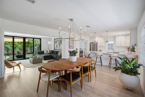 Villa ou maison à vendre à Sarasota, Floride: 2 chambres, 135.27 m2 № 2396527 - photo 6