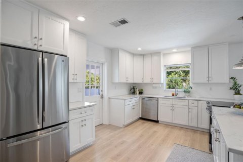 Villa ou maison à vendre à Sarasota, Floride: 2 chambres, 135.27 m2 № 2396527 - photo 19