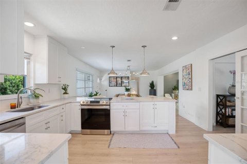 Villa ou maison à vendre à Sarasota, Floride: 2 chambres, 135.27 m2 № 2396527 - photo 21