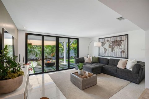 Villa ou maison à vendre à Sarasota, Floride: 2 chambres, 135.27 m2 № 2396527 - photo 13