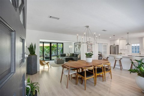 Villa ou maison à vendre à Sarasota, Floride: 2 chambres, 135.27 m2 № 2396527 - photo 5