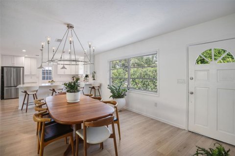 Villa ou maison à vendre à Sarasota, Floride: 2 chambres, 135.27 m2 № 2396527 - photo 7