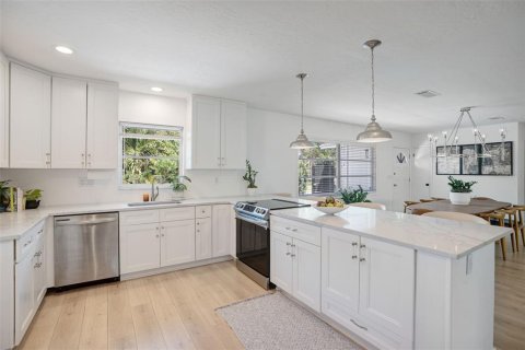 Villa ou maison à vendre à Sarasota, Floride: 2 chambres, 135.27 m2 № 2396527 - photo 20