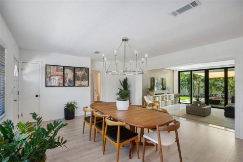 Villa ou maison à vendre à Sarasota, Floride: 2 chambres, 135.27 m2 № 2396527 - photo 9