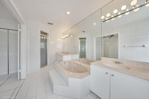 Apartment in Fort Lauderdale, Florida 2 bedrooms, 304.72 sq.m. № 2382349 - photo 4